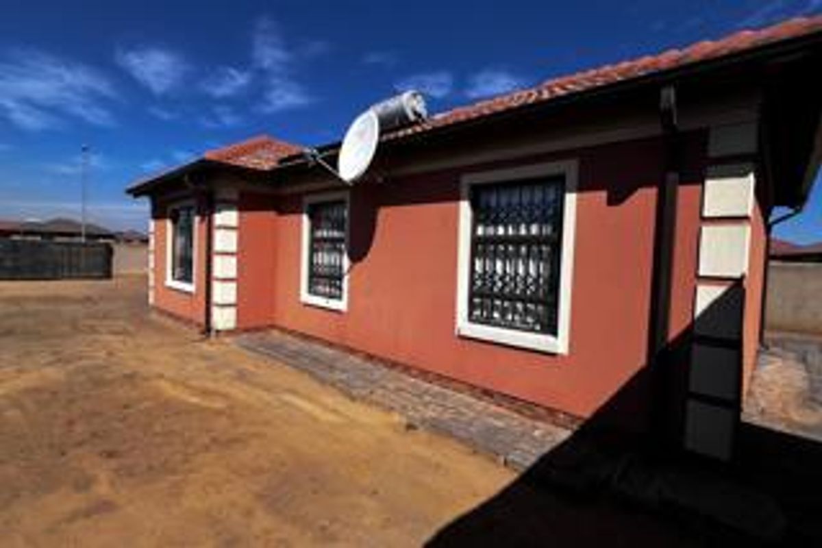 3 Bedroom House For Sale in Vanderbijlpark CE3 - Photo 2