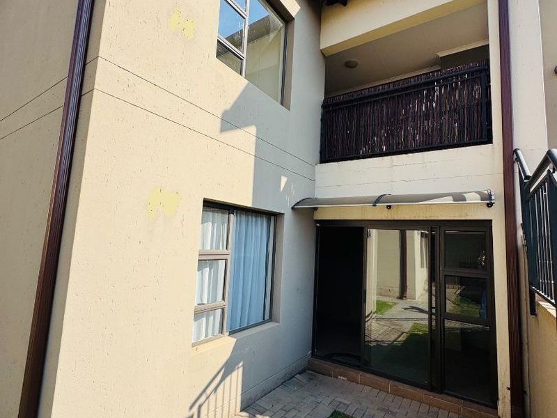 2 Bedroom, 2 Bathroom Ground Floor Apartment – Pet Friendly - Photo 3