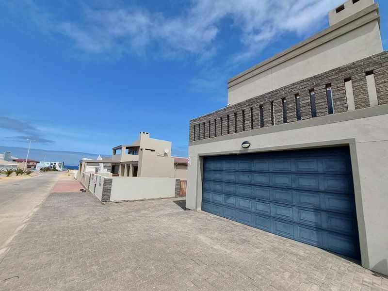 Serene 4 Bedroom Family House - Photo 3