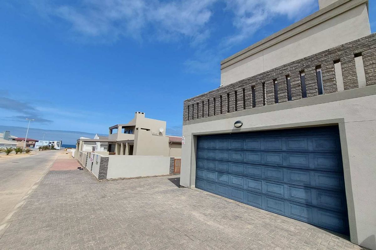 Serene 4 Bedroom Family House - Photo 3