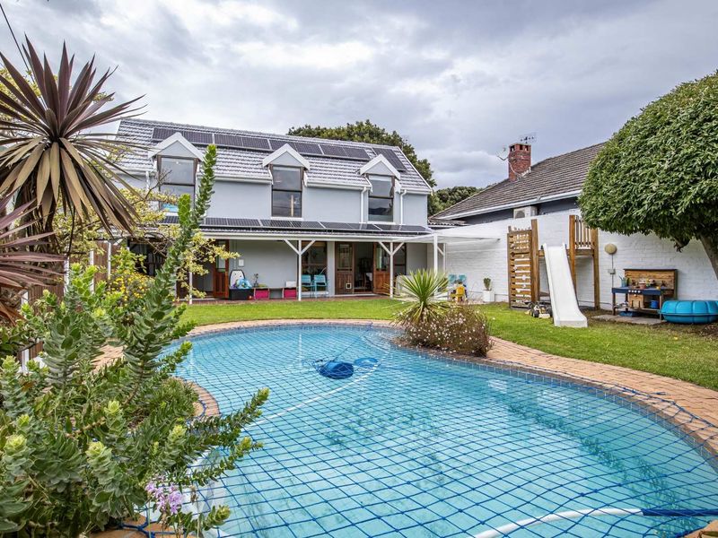 Charming North-Facing Double-Storey Home with Sunny Garden & Pool - Photo 2