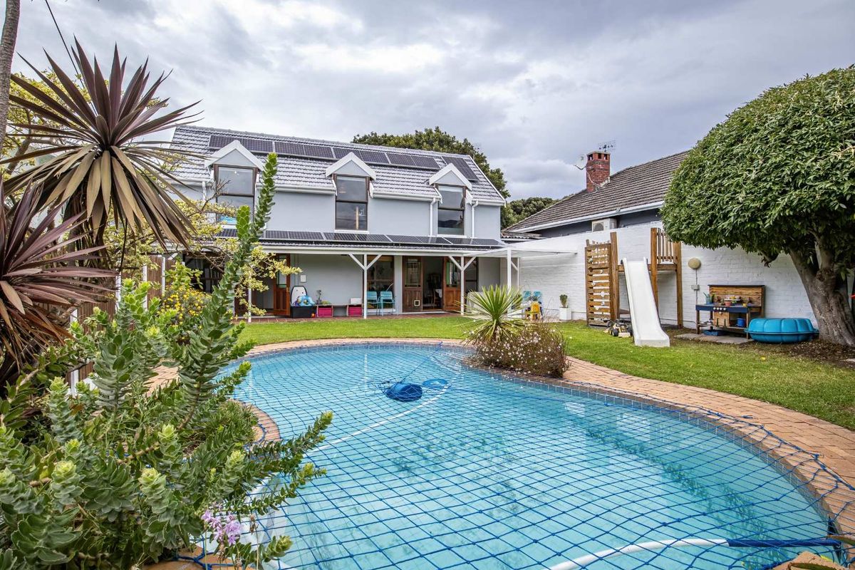 Charming North-Facing Double-Storey Home with Sunny Garden & Pool - Photo 2