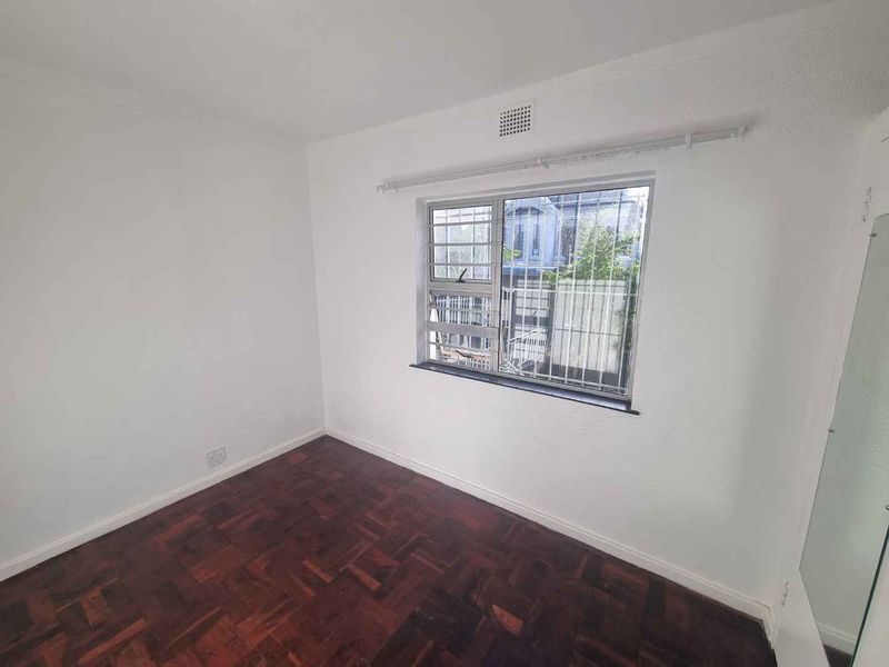 Newly Renovated Spacious Two-bedroom Apartment To Rent in Tamboerskloof! - Photo 4