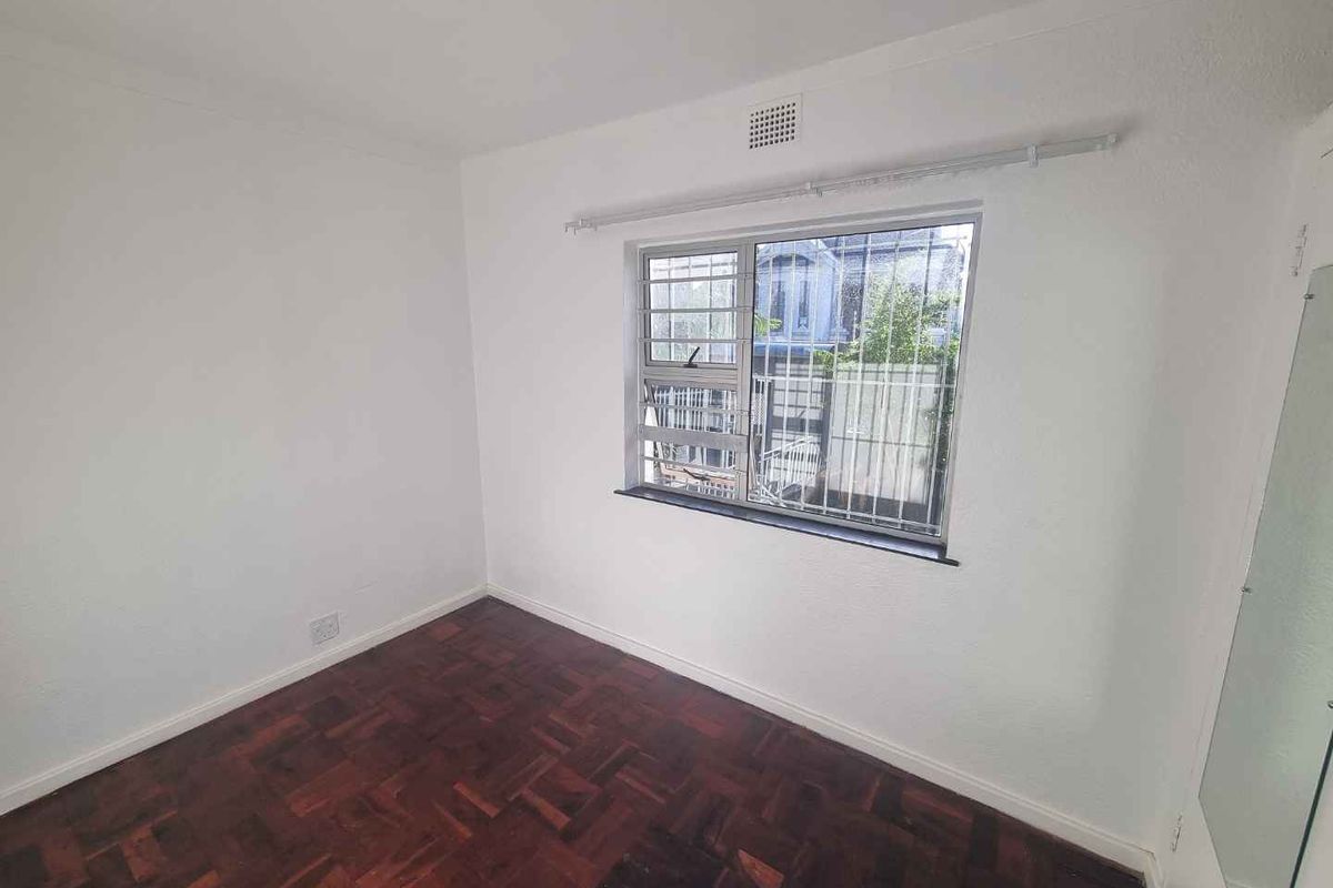 Newly Renovated Spacious Two-bedroom Apartment To Rent in Tamboerskloof! - Photo 4