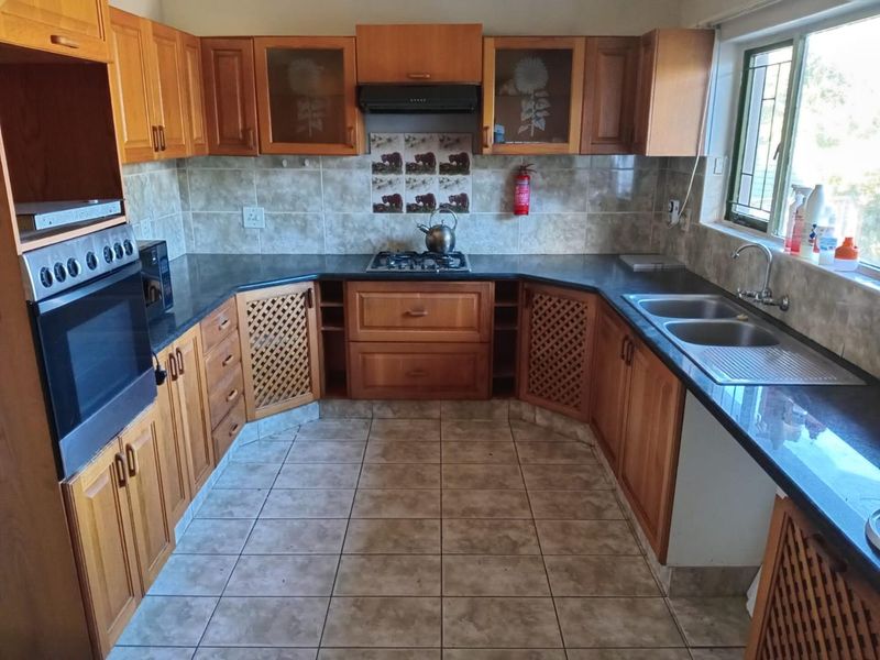 Comfortable & Spacious 3-Bedroom Family Home - Photo 3