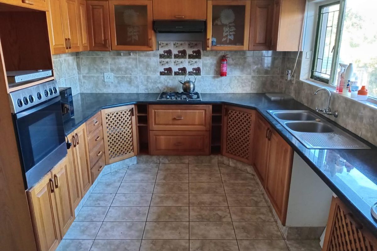 Comfortable & Spacious 3-Bedroom Family Home - Photo 3