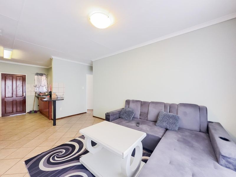 2 Bedroom Apartment For Sale - Photo 7