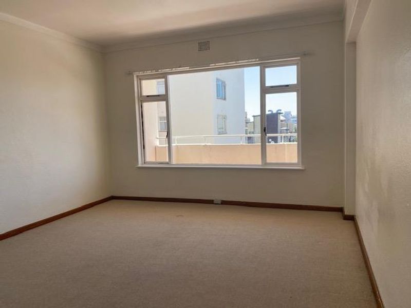 UNFURNISHED 2 Bedroom Apartment in security complex - Photo 4