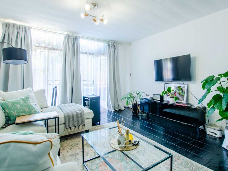 Investment Opportunity / Ideal First Home in Windsor East! - Photo 8