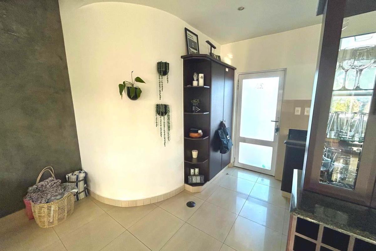 HENDRA - DELIGHTFUL QUIRKY 2 BEDROOM TOWNHOUSE IN ILALA RIDGE ESTATE - Photo 4