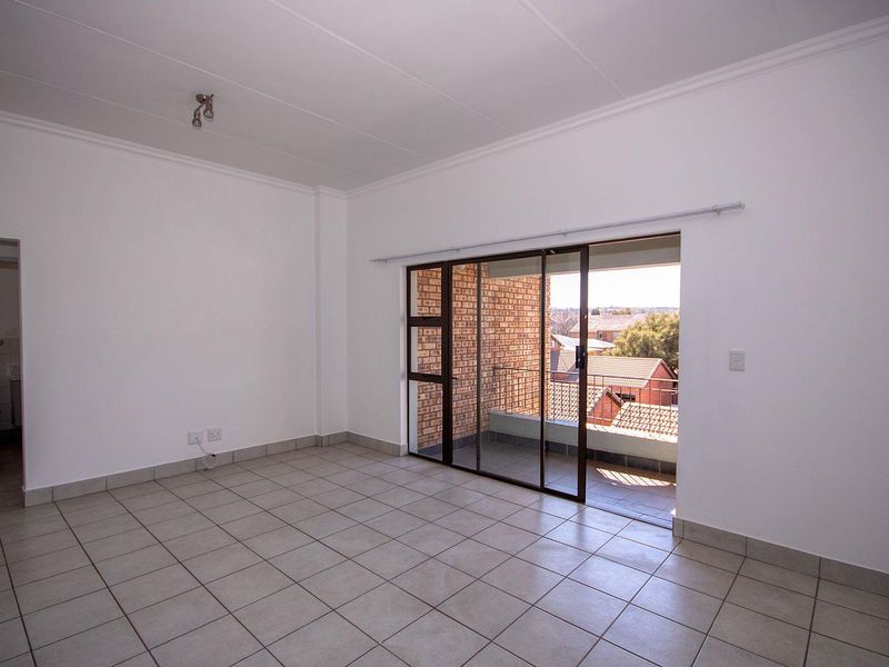 Modern Upstairs Unit - Photo 5