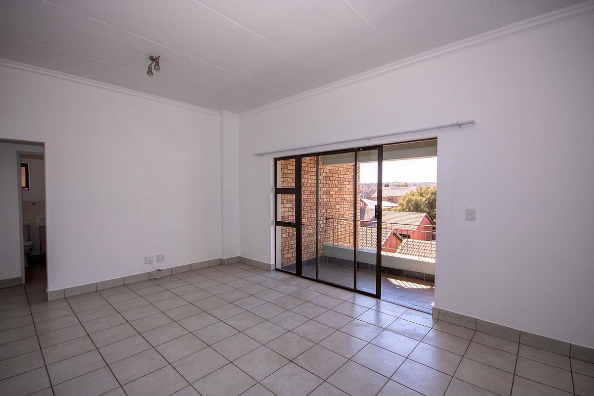 Modern Upstairs Unit - Photo 5