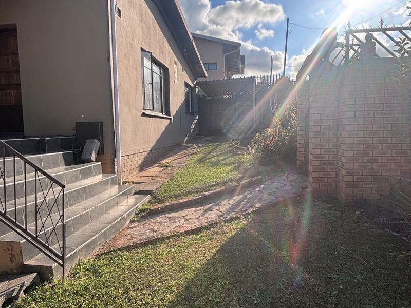 3 Bedroom House with 2 Bedroom Flatlet for Sale in Newholme, Pietermaritzburg - Photo 3