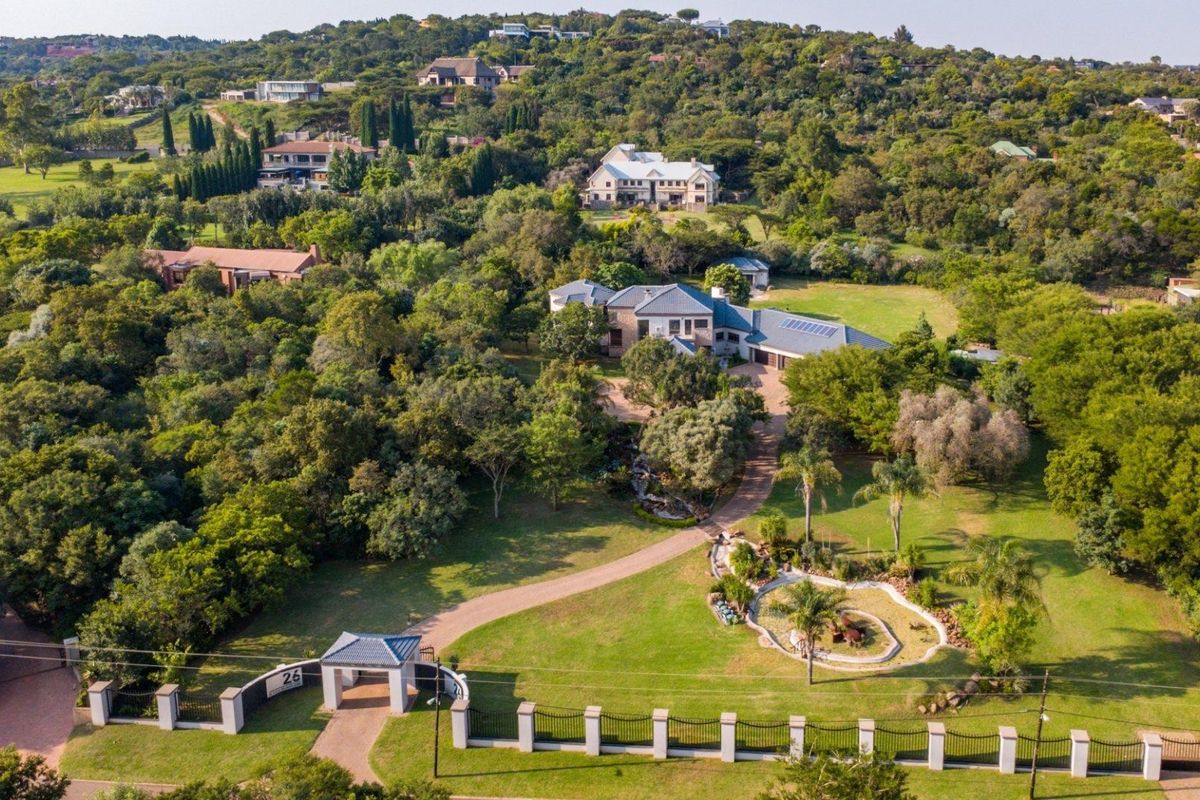 Magnificent 6 Bedroom Family Residence in Mooikloof Equestrian Estate - Photo 5