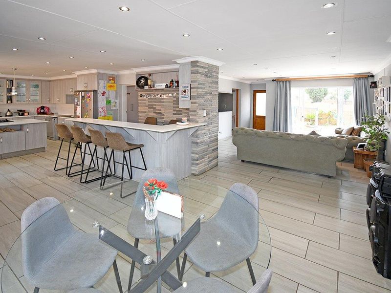 SECURE CLUSTER NEAR SCHOOLS!!! - Photo 3