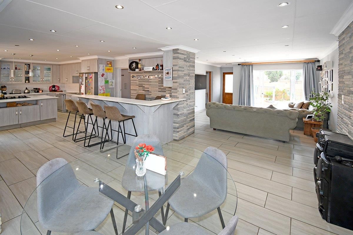 SECURE CLUSTER NEAR SCHOOLS!!! - Photo 3