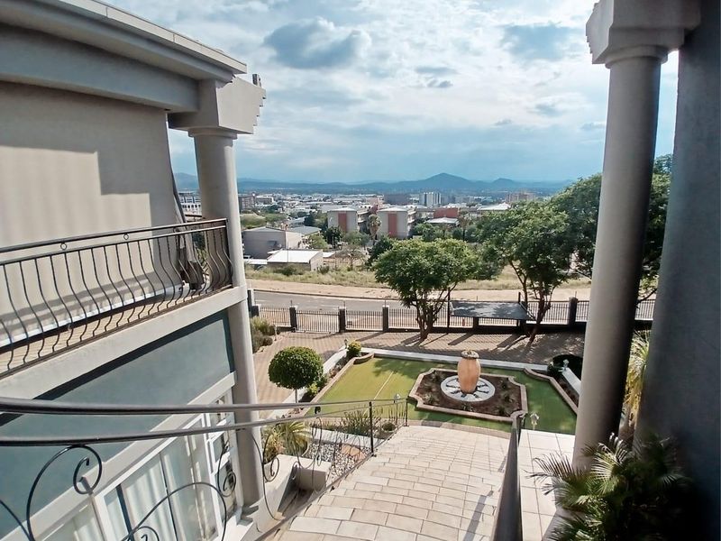 Spacious double-story home on a generous 2,296 m2 residential erf in Windhoek's sought-after suburb - Photo 7