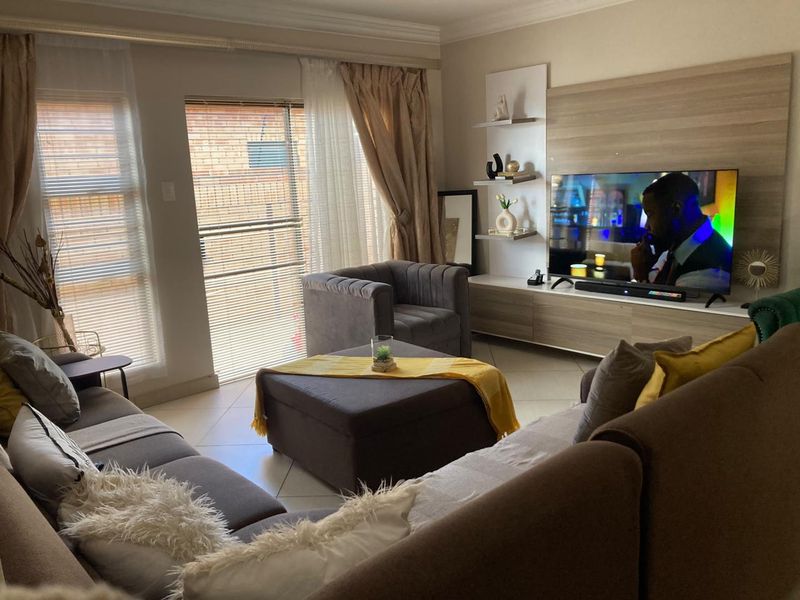 Your Dream Home: Elegant, Functional & Move-In Ready - Photo 6