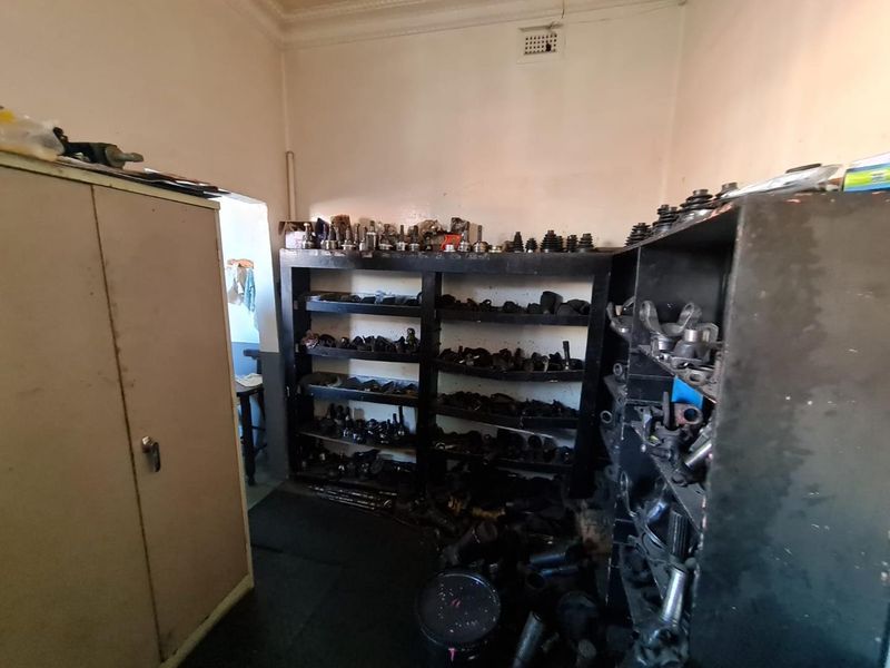 Commercial property - well maintained property - Photo 8