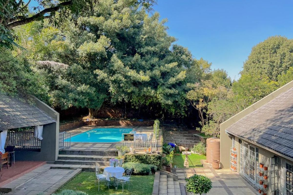 Elegant and Profitable 13 bedroom Guest House for Sale - Photo 5