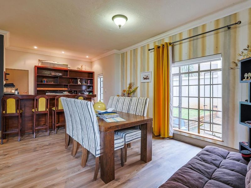 3 Bedroom, 2.5 Bathroom Duet House with an Office To Let in Faerie Glen - Photo 9