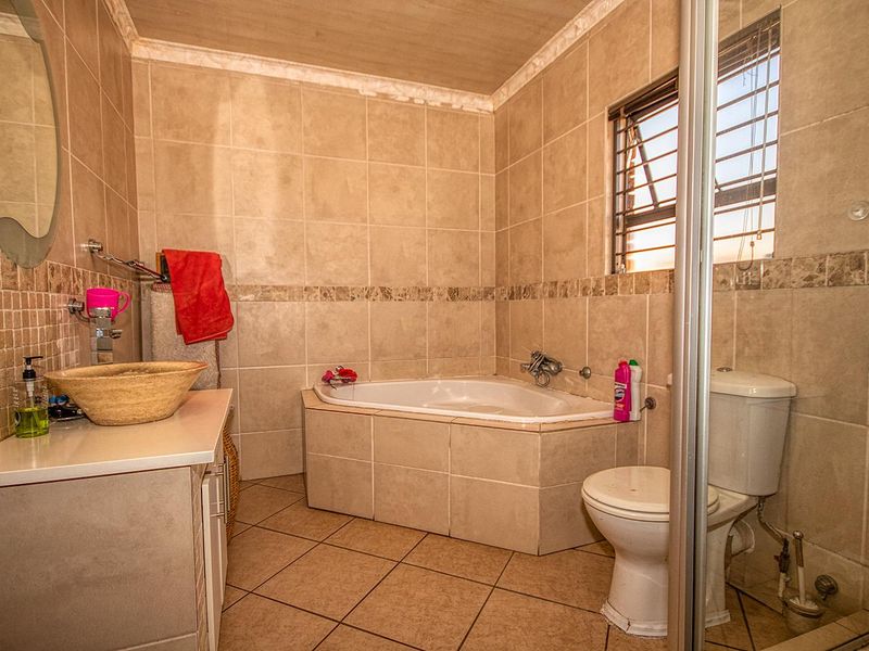 3 bed spacious family home for sale - Southdowns Estate! - Photo 10
