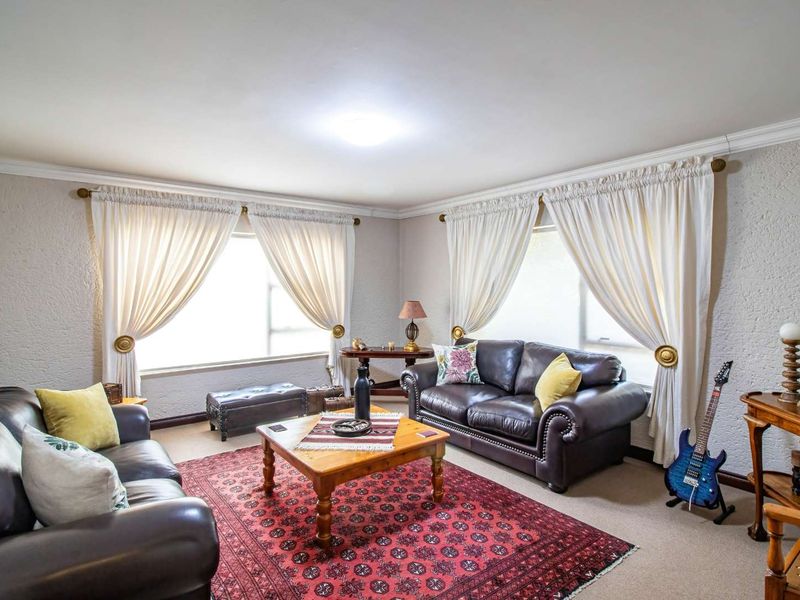 Modern 3 Bedroom Home with Bachelor’s pad for Sale in Glenvista! - Photo 8