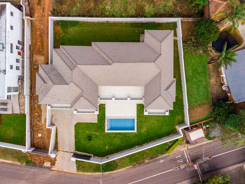 Awesome Property in Waterkloof Heights To Let - Photo 2