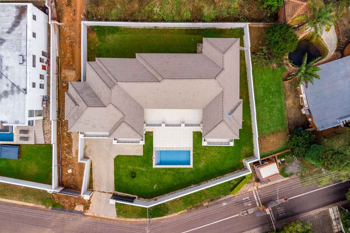 Awesome Property in Waterkloof Heights To Let - Photo 2