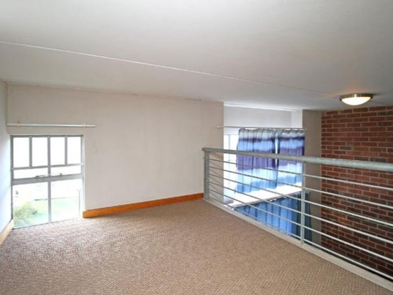 Charming 1-Bed Apartment with Loft in Houghton village Estate - Photo 8