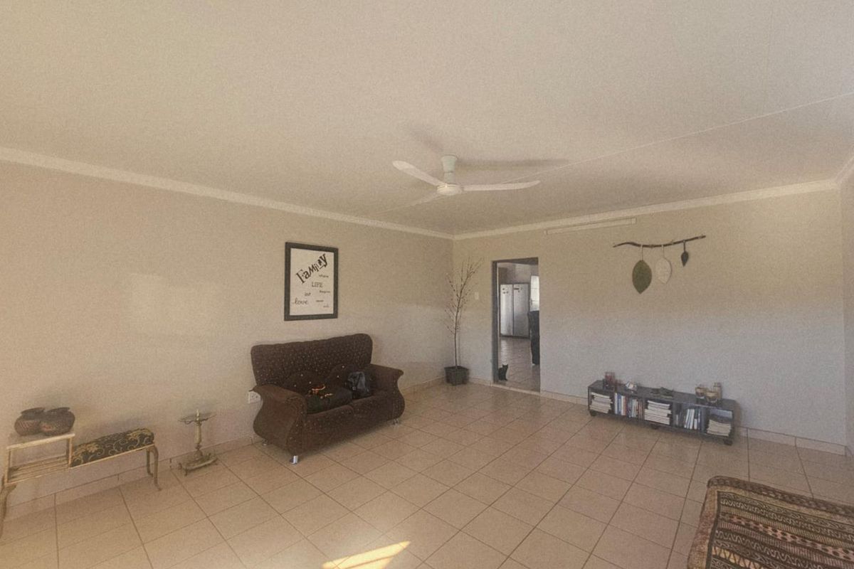 Versatile Investment Property with Main Residence and Student Accommodation - Photo 3