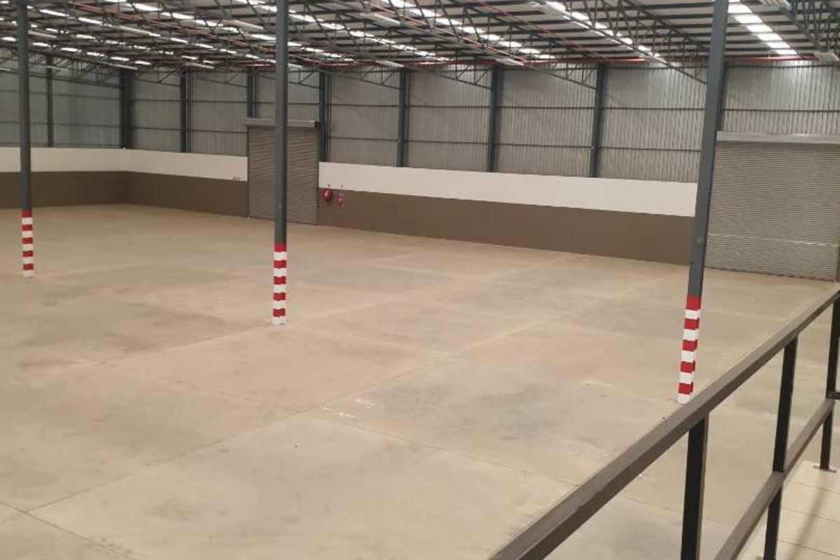 NEAT LINK FRIENDLY WAREHOUSE TO LET - Photo 3