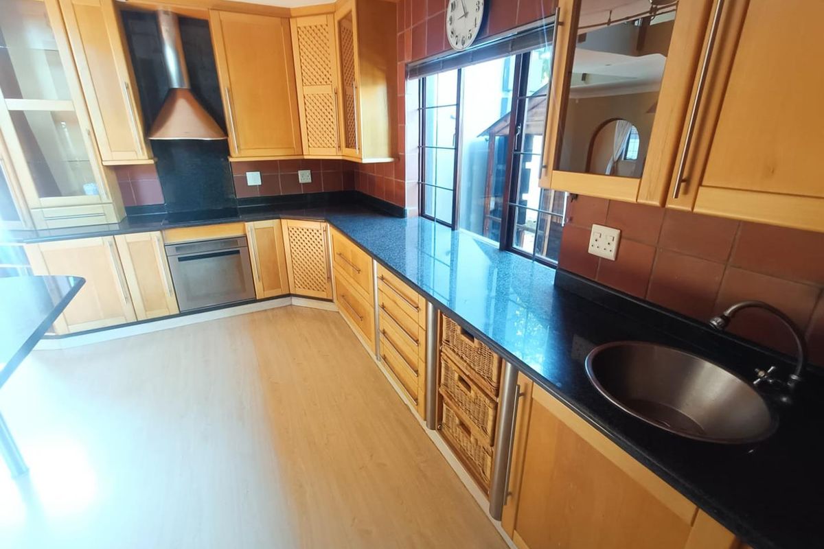 Stunning Property for Sale in Highveld, Centurion - Photo 4