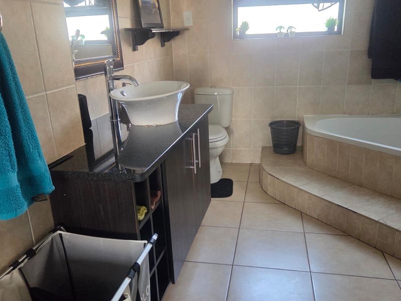 Family Home FOR SALE - Photo 10