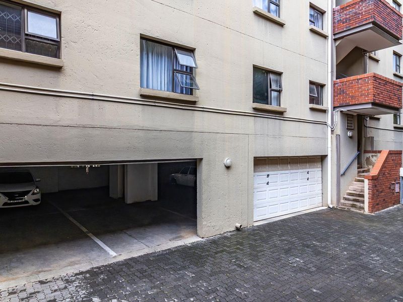 2 Bedroom Ground Floor Townhouse in Blackheath - Photo 3