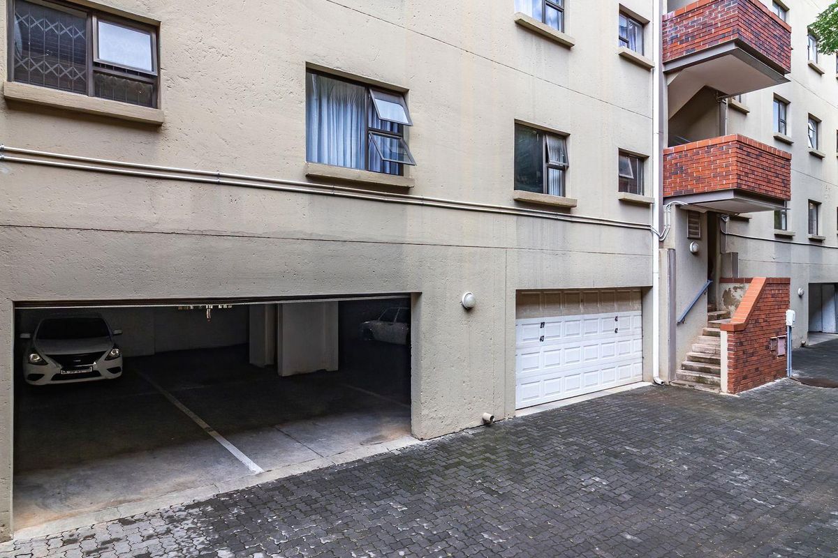 2 Bedroom Ground Floor Townhouse in Blackheath - Photo 3