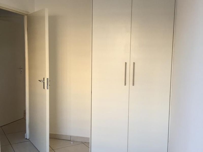 Apartment For Sale In Otjomuise 2, Otjiwa Court 081 495 6379 - Photo 8