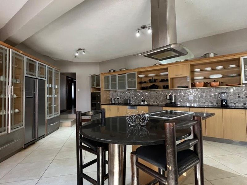 🏛️ FOR SALE | AUASBLICK Double STORY LUXURY HOME Erf Size 750 square meters N$8,454 000 | Excl. costs  6 Bed | 3 Bath | 3 living Areas | - Photo 9