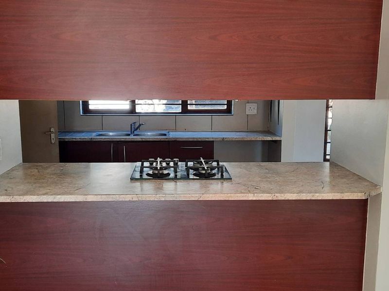 2 Bed 2 Bath Duplex with Private Garden - Photo 9