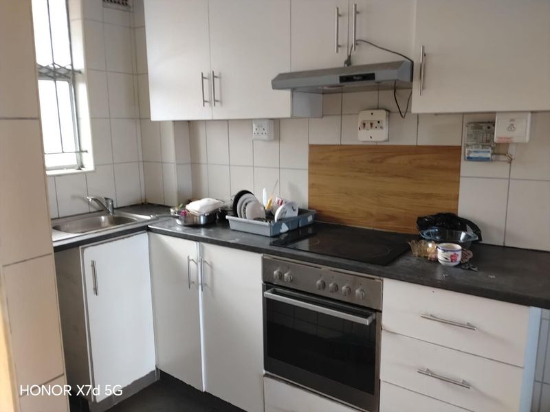 spacious studio apartment on Victoria embankment - Photo 1