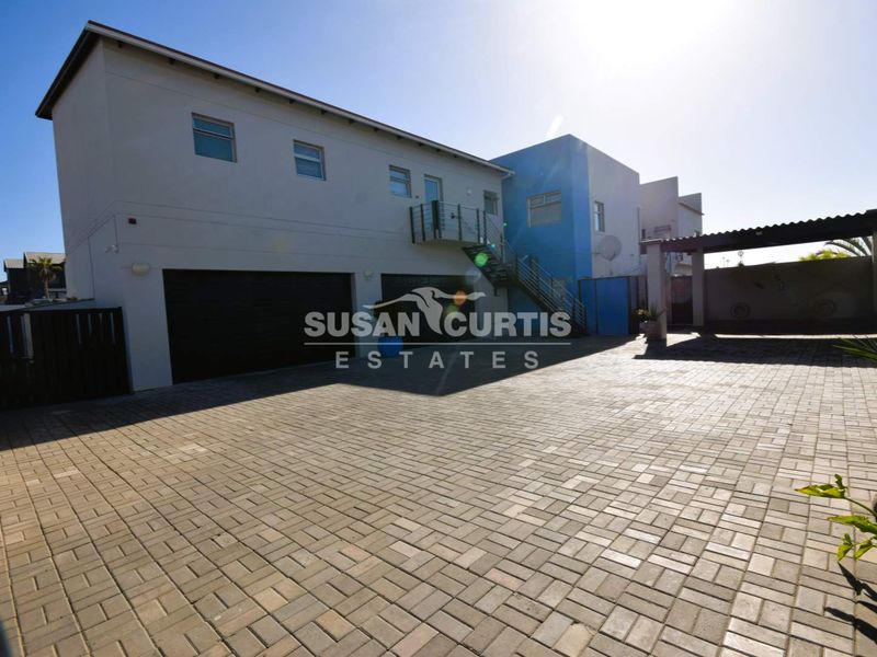 Coastal living taken to the next level with sea views galore! - Photo 2