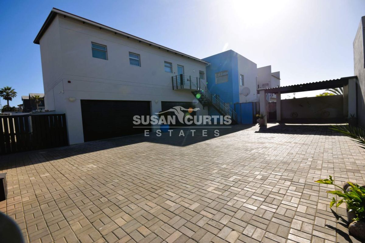 Coastal living taken to the next level with sea views galore! - Photo 2