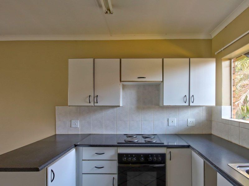 First-floor, 2 bed 1 bath unit in Faerie Glen - Photo 4