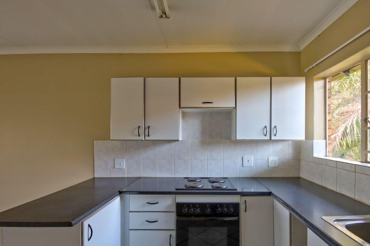 First-floor, 2 bed 1 bath unit in Faerie Glen - Photo 4