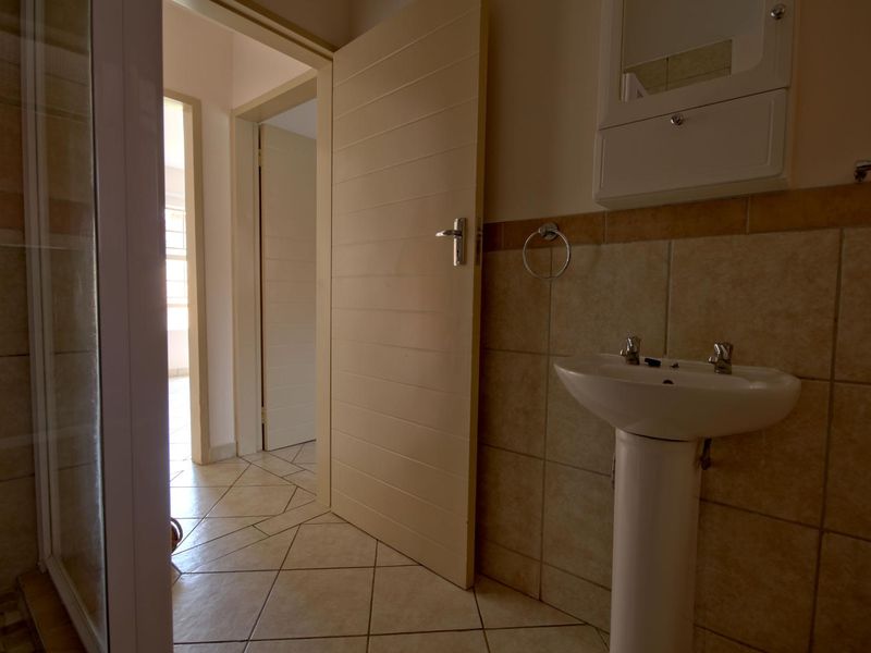 Perfect 2Bedroom ground floor apartment! - Photo 10