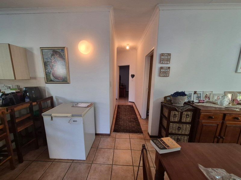 Spacious 3-Bedroom Simplex in Lifestyle Complex - Photo 10