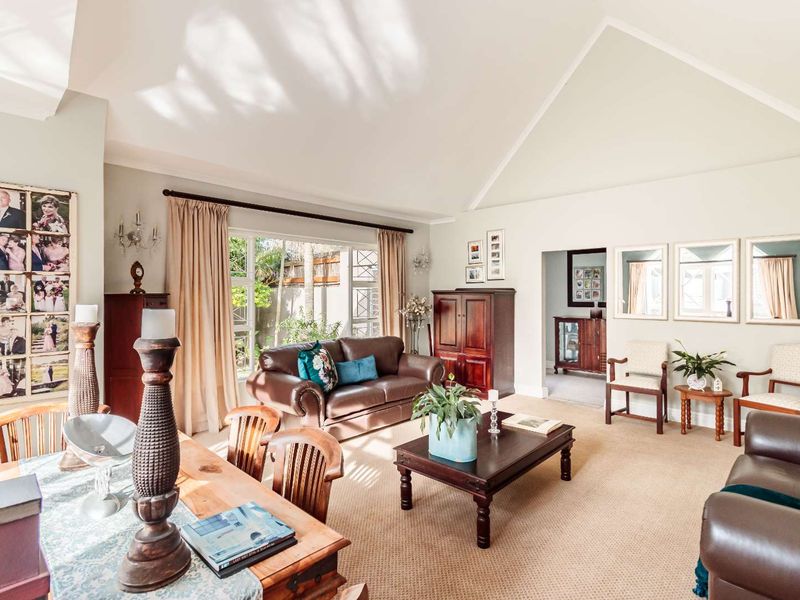 Pari-Park : 4-Bedroom, 4.5-Bathroom Modern Home – Space, Style & Sophistication! - Photo 4