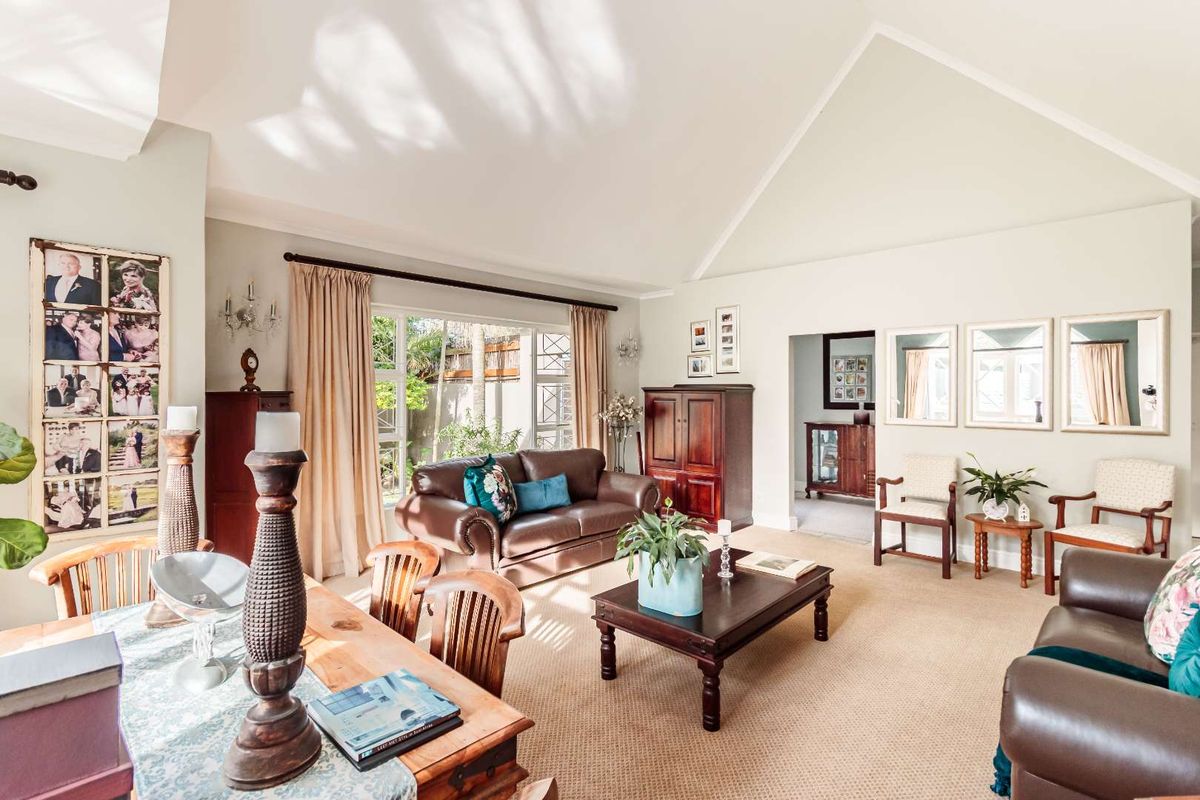 Pari-Park : 4-Bedroom, 4.5-Bathroom Modern Home – Space, Style & Sophistication! - Photo 4