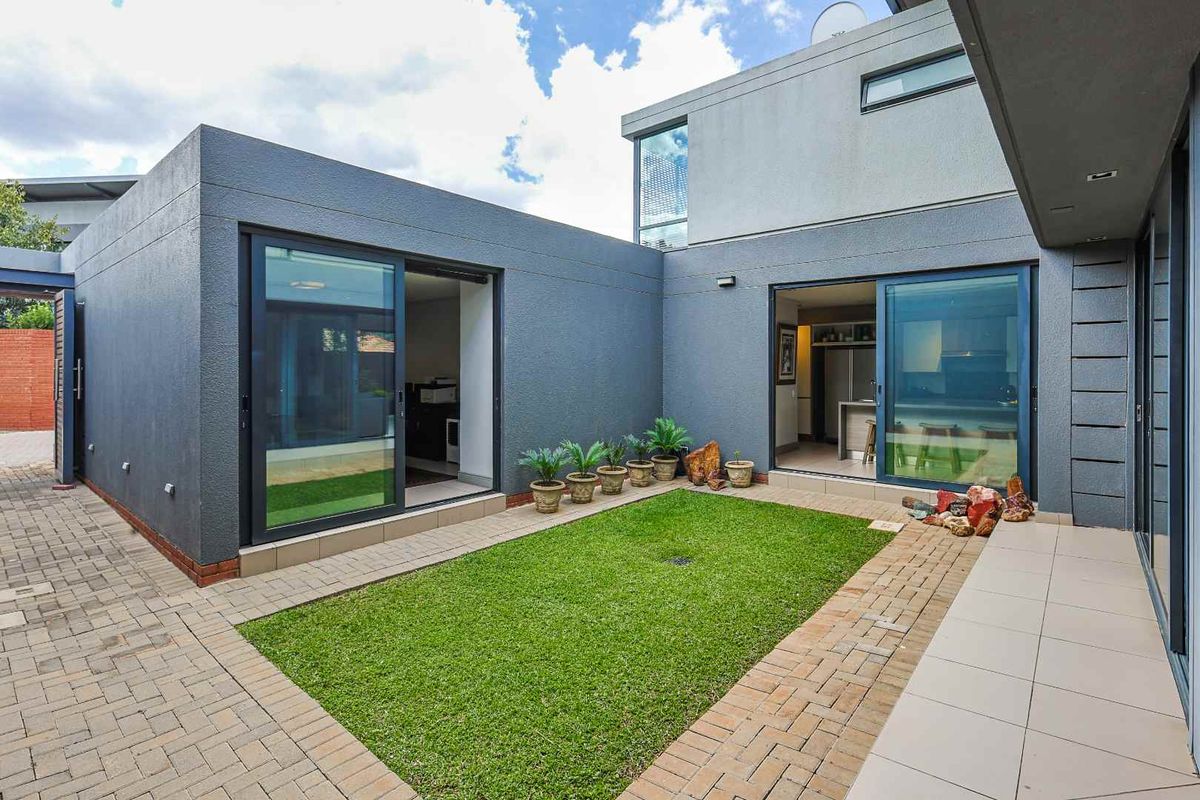 Contemporary Comfort in Waterkloof Ridge - Photo 4