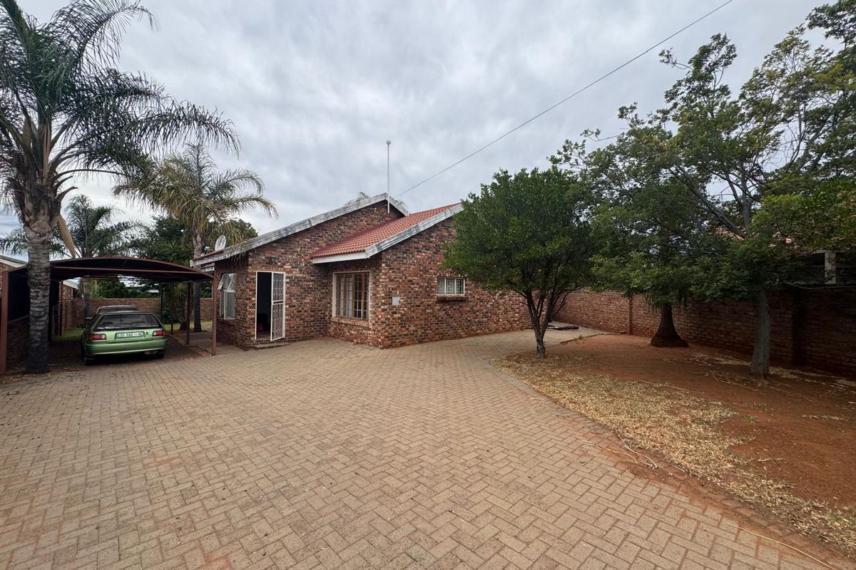 Charming Family Home with Outdoor Delight in Southridge - Photo 3